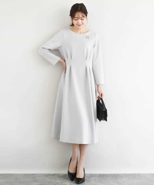 MK MICHEL KLEIN（エムケーミッシェルクラン）の「スムースダンボール タックワンピース/洗える（ワンピース・レディース・ライトグレー/ネイビー・38）」の14枚目の写真