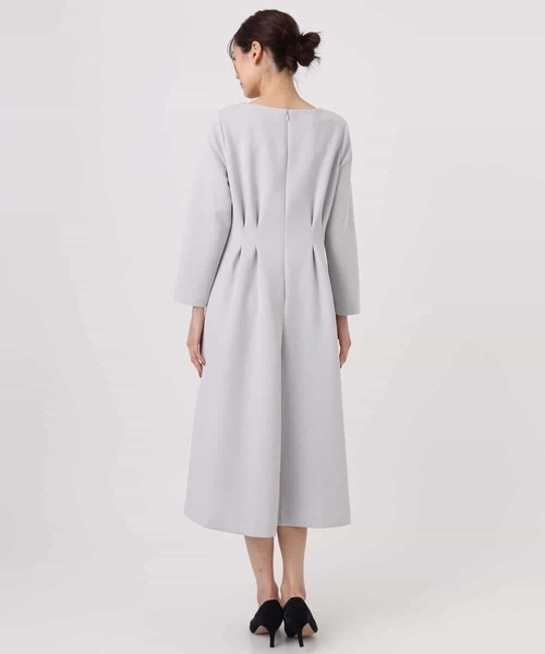 MK MICHEL KLEIN（エムケーミッシェルクラン）の「スムースダンボール タックワンピース/洗える（ワンピース・レディース・ライトグレー/ネイビー・38）」の20枚目の写真