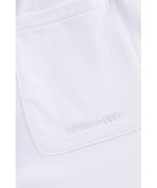 UNKNOWN LONDON（アンノウン・ロンドン）の「スエットパンツ｜White Cross Rhinestone Jogger｜Unknown London（スウェットパンツ・メンズ・ホワイト・MEDIUM/LARGE/X-LARGE/SMALL）」の4枚目の写真