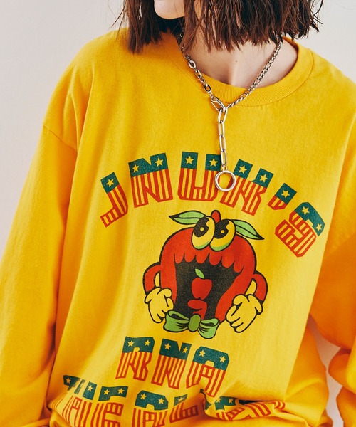 RNA（アールエヌエー）の「M2617 ジャンクアップルプリントロンＴ（Tシャツ/カットソー・レディース・ブラック/ホワイト/オレンジ・MEDIUM）」の3枚目の写真