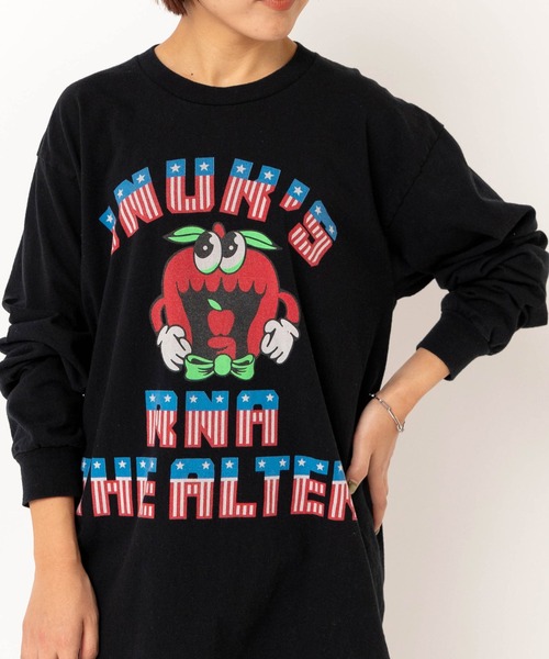 RNA（アールエヌエー）の「M2617 ジャンクアップルプリントロンＴ（Tシャツ/カットソー・レディース・ブラック/ホワイト/オレンジ・MEDIUM）」の2枚目の写真