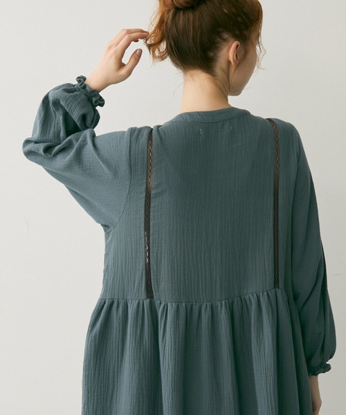 Crisp(クリスプ)の「タックレースダブルガーゼワンピース(ワンピース・レディース・レッド/グレイッシュブルー・FREE)」の10枚目の写真