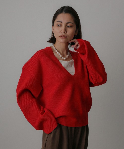 Floran（フローラン）の「やわもち静電気防止深Vデザインニット（ニット/セーター・レディース・ベージュ/チャコールグレー/レッド・FREE）」の8枚目の写真