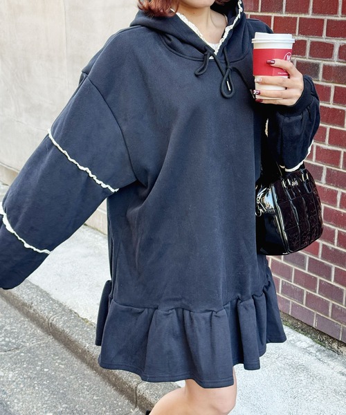 frunco(フランコ)の「裏起毛フリルスエットパーカーワンピ(ワンピース・レディース・ブラック/グレー・FREE)」の4枚目の写真