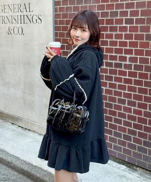 frunco(フランコ)の「裏起毛フリルスエットパーカーワンピ(ワンピース・レディース・ブラック/グレー・FREE)」の7枚目の写真