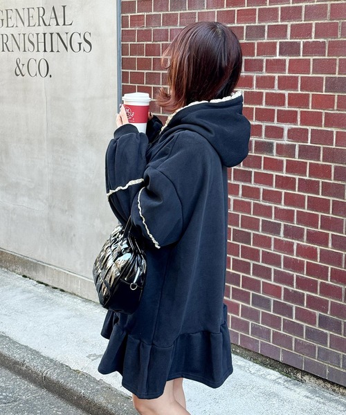 frunco(フランコ)の「裏起毛フリルスエットパーカーワンピ(ワンピース・レディース・ブラック/グレー・FREE)」の8枚目の写真