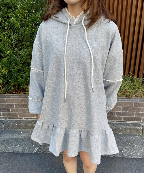 frunco(フランコ)の「裏起毛フリルスエットパーカーワンピ(ワンピース・レディース・ブラック/グレー・FREE)」の10枚目の写真