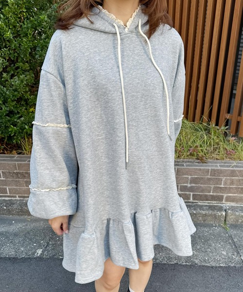 frunco(フランコ)の「裏起毛フリルスエットパーカーワンピ(ワンピース・レディース・ブラック/グレー・FREE)」の11枚目の写真