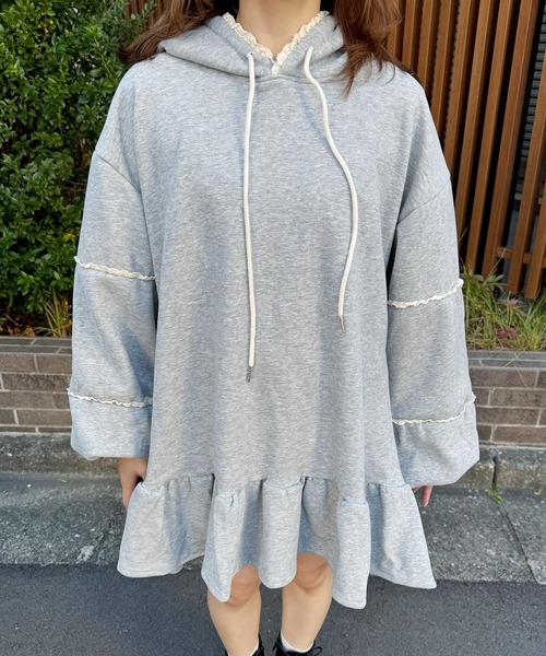 frunco(フランコ)の「裏起毛フリルスエットパーカーワンピ(ワンピース・レディース・ブラック/グレー・FREE)」の12枚目の写真