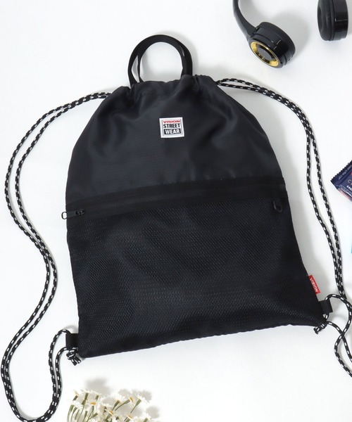 VISION STREET WEAR（ヴィジョンストリートウェア）の「VISION STREET WEAR（ヴィジョンストリートウェア）DRAWSTRING BAG/ワンポイントロゴ ナップサック（バックパック/リュック・メンズ・ブラック系1/ブラック系2・FREE）」の2枚目の写真