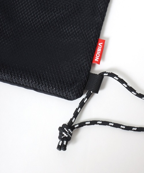 VISION STREET WEAR（ヴィジョンストリートウェア）の「VISION STREET WEAR（ヴィジョンストリートウェア）DRAWSTRING BAG/ワンポイントロゴ ナップサック（バックパック/リュック・メンズ・ブラック系1/ブラック系2・FREE）」の11枚目の写真