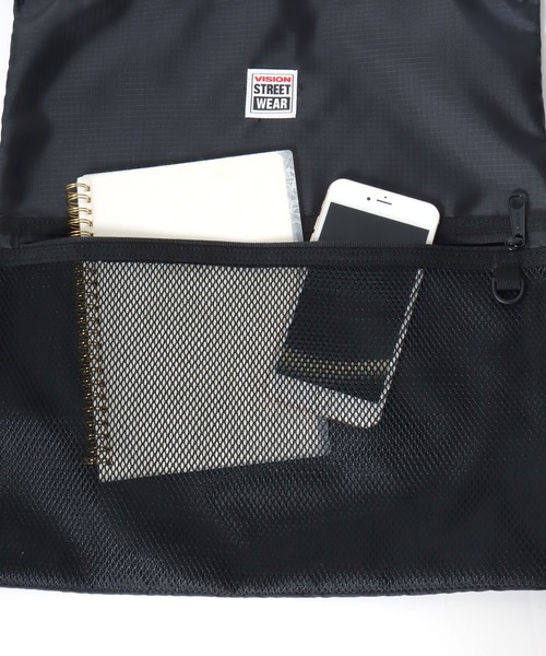 VISION STREET WEAR（ヴィジョンストリートウェア）の「VISION STREET WEAR（ヴィジョンストリートウェア）DRAWSTRING BAG/ワンポイントロゴ ナップサック（バックパック/リュック・メンズ・ブラック系1/ブラック系2・FREE）」の15枚目の写真