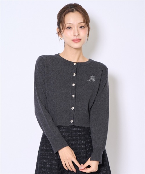 AND COUTURE(アンドクチュール)の「刺繍クルーネック長袖カーディガン(カーディガン/ボレロ・レディース・グレー/レッド/ブルー/アイボリー・FREE)」の3枚目の写真