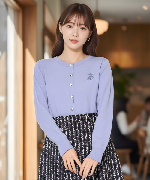 AND COUTURE(アンドクチュール)の「刺繍クルーネック長袖カーディガン(カーディガン/ボレロ・レディース・グレー/レッド/ブルー/アイボリー・FREE)」の1枚目の写真