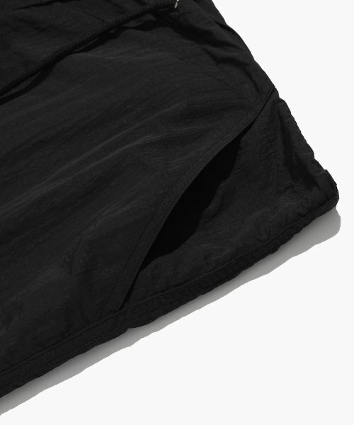 ISTKUNST(イストクンスト)の「LOWRISE PARACHUTE PANTS_BLACK(IK2DMMPA11A)(スウェットパンツ・レディース・ブラック・S/M)」の3枚目の写真