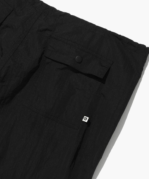 ISTKUNST(イストクンスト)の「LOWRISE PARACHUTE PANTS_BLACK(IK2DMMPA11A)(スウェットパンツ・レディース・ブラック・S/M)」の6枚目の写真
