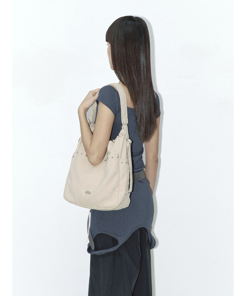 ASURA(アスラ)の「2WAYS NOVA BAG (BEIGE)(ショルダーバッグ・レディース・その他・FREE)」の2枚目の写真