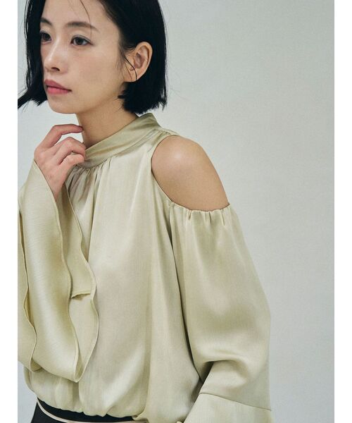 LAGUNAMOON(ラグナムーン)の「オープンショルダーボリュームブラウス(シャツ/ブラウス・レディース・アイボリー/ブラウン/ライトグリーン・FREE)」の3枚目の写真