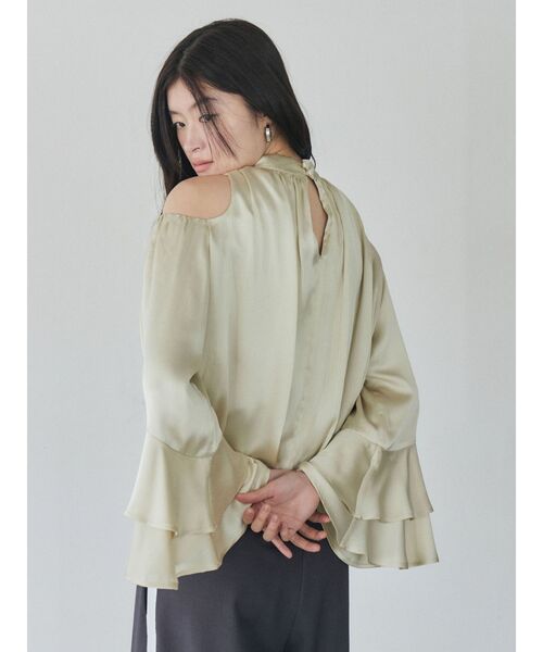 LAGUNAMOON(ラグナムーン)の「オープンショルダーボリュームブラウス 【夏服】【オフィスカジュアル】(シャツ/ブラウス・レディース・アイボリー/ブラウン/ライトグリーン・FREE)」の6枚目の写真