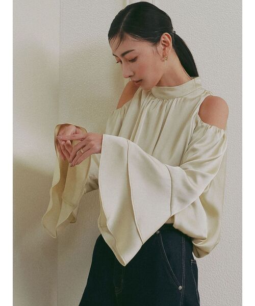 オープンショルダーボリュームブラウス 【春服】【オフィスカジュアル