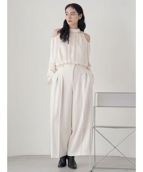 LAGUNAMOON（ラグナムーン）の「オープンショルダーボリュームブラウス 【夏服】【オフィスカジュアル】（シャツ/ブラウス・レディース・アイボリー/ブラウン/ライトグリーン・FREE）」の14枚目の写真