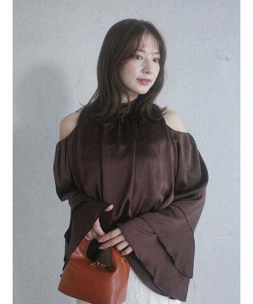 LAGUNAMOON(ラグナムーン)の「オープンショルダーボリュームブラウス(シャツ/ブラウス・レディース・アイボリー/ブラウン/ライトグリーン・FREE)」の5枚目の写真