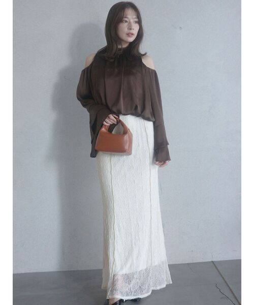 LAGUNAMOON(ラグナムーン)の「オープンショルダーボリュームブラウス(シャツ/ブラウス・レディース・アイボリー/ブラウン/ライトグリーン・FREE)」の6枚目の写真