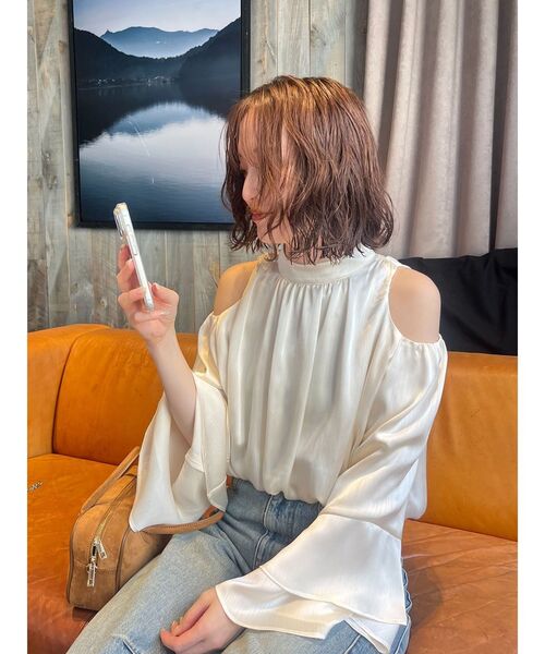 LAGUNAMOON(ラグナムーン)の「オープンショルダーボリュームブラウス(シャツ/ブラウス・レディース・アイボリー/ブラウン/ライトグリーン・FREE)」の7枚目の写真