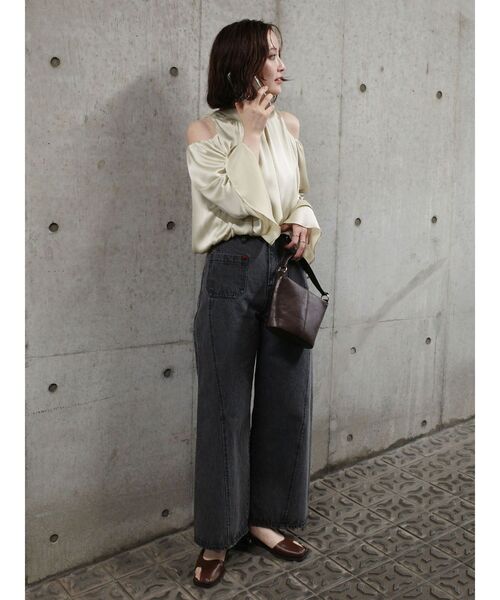 LAGUNAMOON(ラグナムーン)の「オープンショルダーボリュームブラウス(シャツ/ブラウス・レディース・アイボリー/ブラウン/ライトグリーン・FREE)」の11枚目の写真