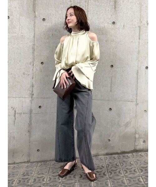 LAGUNAMOON(ラグナムーン)の「オープンショルダーボリュームブラウス(シャツ/ブラウス・レディース・アイボリー/ブラウン/ライトグリーン・FREE)」の15枚目の写真