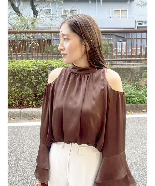LAGUNAMOON(ラグナムーン)の「オープンショルダーボリュームブラウス(シャツ/ブラウス・レディース・アイボリー/ブラウン/ライトグリーン・FREE)」の21枚目の写真