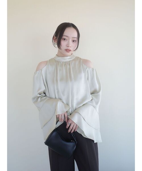 オープンショルダーボリュームブラウス 【春服】【オフィスカジュアル