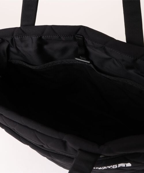 THE NORTH FACE（ザノースフェイス）の「Geoface Tote NM32352（ショルダーバッグ・メンズ・オフホワイト/ブラック・FREE）」の5枚目の写真