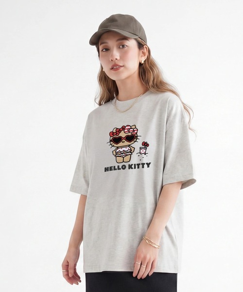 sanrio(サンリオ)の「〈サンリオ〉ハローキティ/半袖Tシャツ(Tシャツ/カットソー・レディース・チャコール/オートミール/ブラック/クリーム・MEDIUM/LARGE)」の4枚目の写真