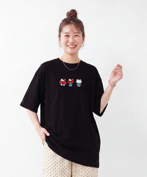 sanrio(サンリオ)の「〈サンリオ〉ハローキティ/半袖Tシャツ(Tシャツ/カットソー・レディース・チャコール/オートミール/ブラック/クリーム・MEDIUM/LARGE)」の2枚目の写真