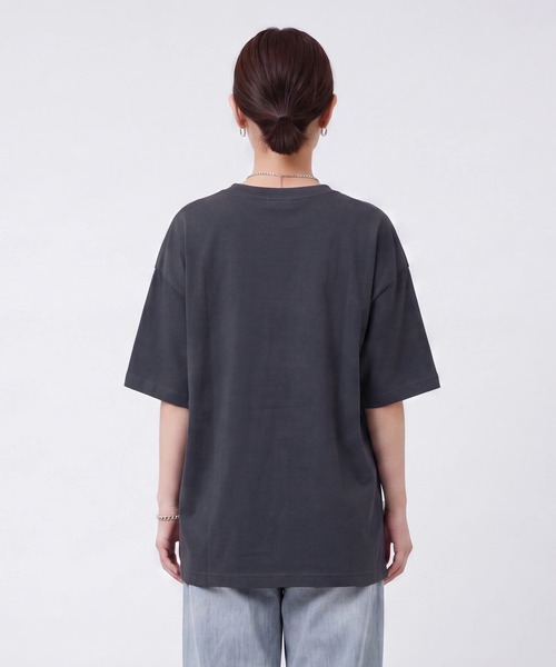 sanrio(サンリオ)の「〈サンリオ〉ハローキティ/半袖Tシャツ(Tシャツ/カットソー・レディース・チャコール/オートミール/ブラック/クリーム・MEDIUM/LARGE)」の21枚目の写真