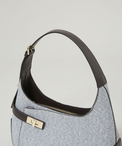 NANO universe(ナノユニバース)の「ターンロックベルトキャンバスワンハンドルバッグ(ハンドバッグ・レディース・ネイビー/ベージュ・F)」の8枚目の写真