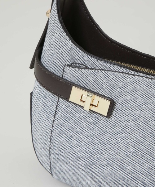 NANO universe(ナノユニバース)の「ターンロックベルトキャンバスワンハンドルバッグ(ハンドバッグ・レディース・ネイビー/ベージュ・F)」の9枚目の写真