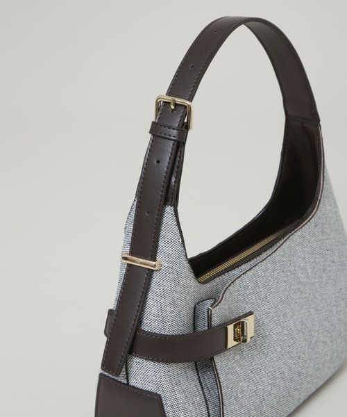 NANO universe(ナノユニバース)の「ターンロックベルトキャンバスワンハンドルバッグ(ハンドバッグ・レディース・ネイビー/ベージュ・F)」の10枚目の写真
