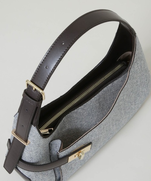NANO universe(ナノユニバース)の「ターンロックベルトキャンバスワンハンドルバッグ(ハンドバッグ・レディース・ネイビー/ベージュ・F)」の12枚目の写真
