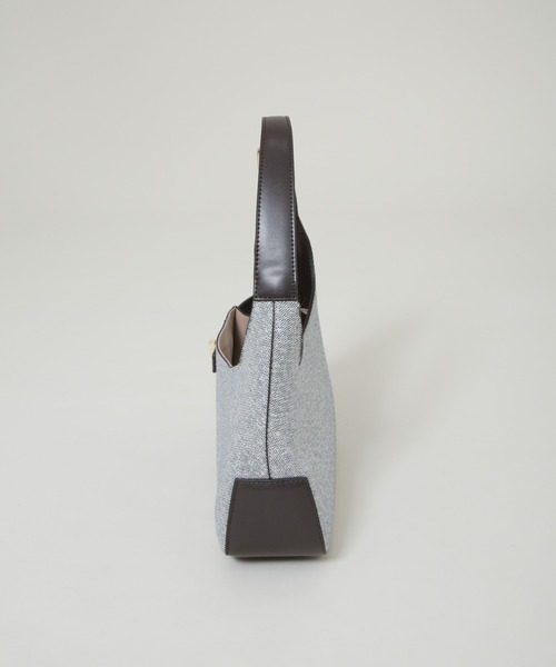 NANO universe(ナノユニバース)の「ターンロックベルトキャンバスワンハンドルバッグ(ハンドバッグ・レディース・ネイビー/ベージュ・F)」の13枚目の写真