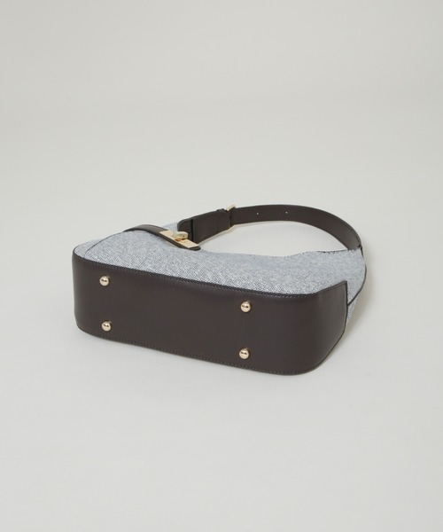 NANO universe(ナノユニバース)の「ターンロックベルトキャンバスワンハンドルバッグ(ハンドバッグ・レディース・ネイビー/ベージュ・F)」の15枚目の写真