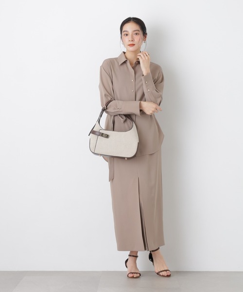 NANO universe(ナノユニバース)の「ターンロックベルトキャンバスワンハンドルバッグ(ハンドバッグ・レディース・ネイビー/ベージュ・F)」の4枚目の写真