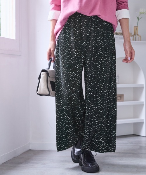 SMILE LAND（スマイルランド）の「＜大きいサイズ＞ラクしてキレイ見え選べるプリ―ツパンツ（ゆったりヒップ）（その他パンツ・レディース・ホワイト系/ブラック系その他/ネイビー系/ブラック系/モカ・L/LL/3L/4L/5L）」の3枚目の写真