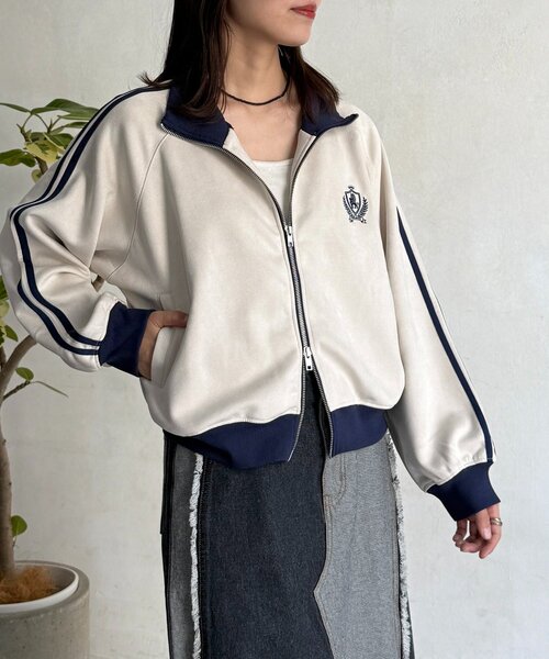 CPCM(シーピーシーエム)の「フェイクスエードトラックジャケット(ブルゾン・レディース・チャコールグレー/カーキ/アイボリー/インディゴブルー・MEDIUM/SMALL)」の22枚目の写真