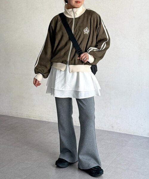 CPCM(シーピーシーエム)の「フェイクスエードトラックジャケット(ブルゾン・レディース・チャコールグレー/カーキ/アイボリー/インディゴブルー・MEDIUM/SMALL)」の5枚目の写真