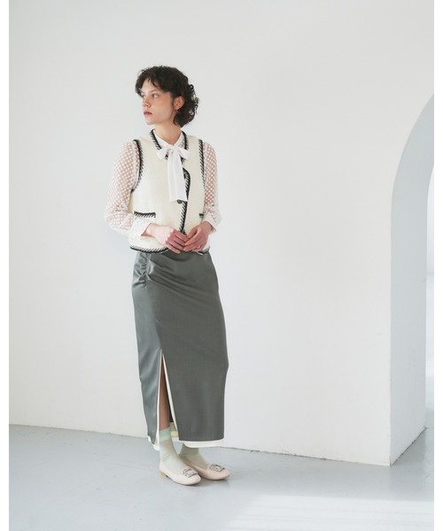 Emma Francis（エマフランシス）の「アーチカット ビジュー フラット パンプス（パンプス・レディース・ブラック/ライトグリーン/ベージュ・23.5cm/23.0cm/24.0cm/22.5cm/22.0cm/25.0cm/24.5cm）」の18枚目の写真