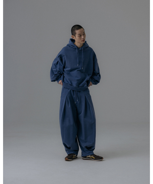 ANGLAN(アングラン)の「Valley Tuck Sweat Balloon Pants - Washed Blue(スウェットパンツ・メンズ・その他・1/2)」の4枚目の写真