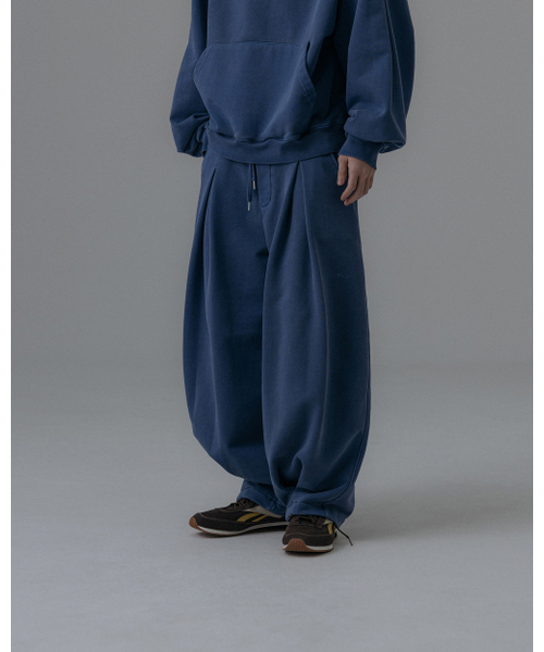 ANGLAN(アングラン)の「Valley Tuck Sweat Balloon Pants - Washed Blue(スウェットパンツ・メンズ・その他・1/2)」の6枚目の写真