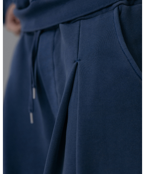 ANGLAN(アングラン)の「Valley Tuck Sweat Balloon Pants - Washed Blue(スウェットパンツ・メンズ・その他・1/2)」の7枚目の写真